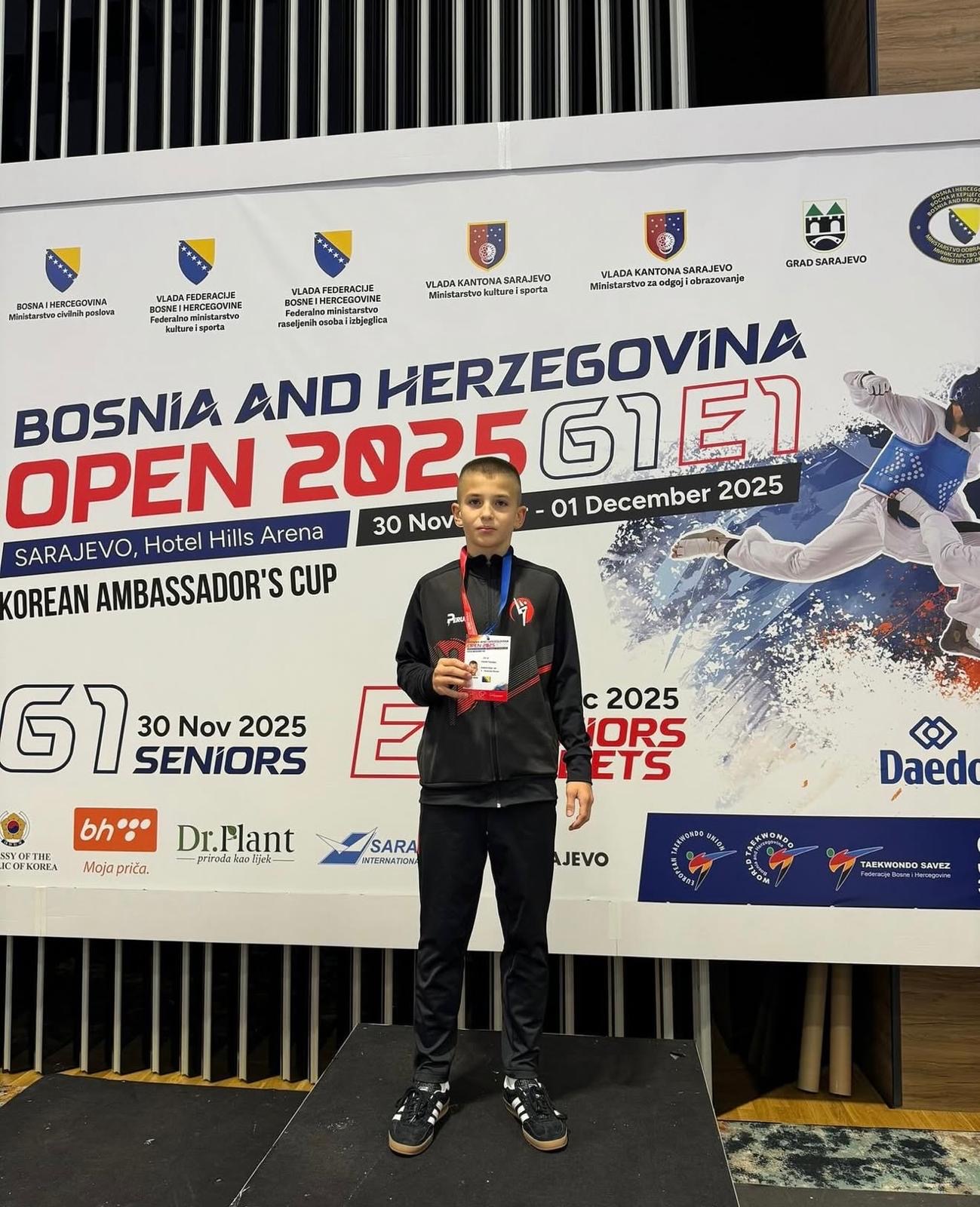 <?php echo e($image->name); ?>