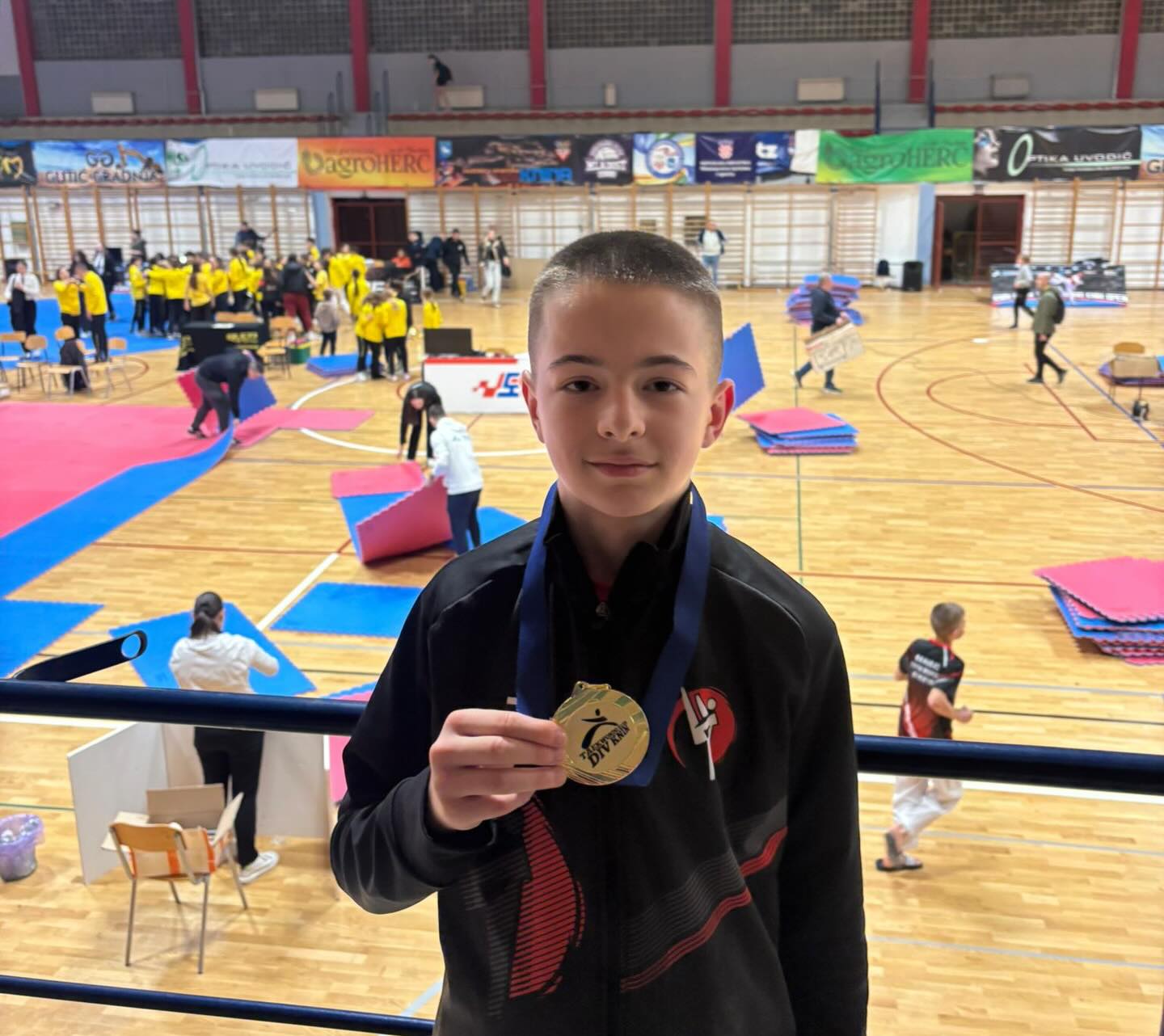 <?php echo e($image->name); ?>